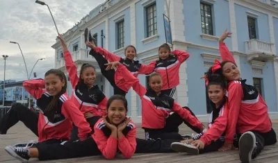 Niñas de la Escuela Marly Hernández Dance Studio.