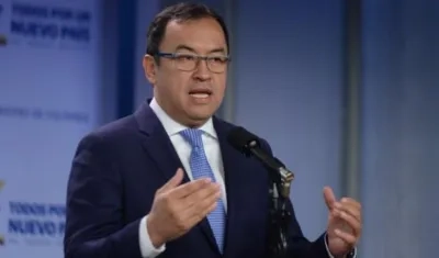 La Procuraduría abrió la semana pasada indagación preliminar contra Prada por "presuntas irregularidades".