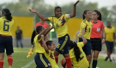 Jugadoras de la selección femenina de fútbol de Colombia, que ganaron los Bolivarianos. 