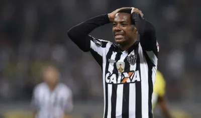 Robinho fue condenado por violar a una joven. 
