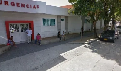 Hasta este centro asistencial fue conducido el joven, que murió por la herida en el abdomen.