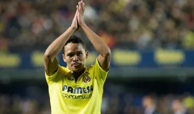 Carlos Bacca prefirió no celebrar su golazo, por respeto a los hinchas de Sevilla.