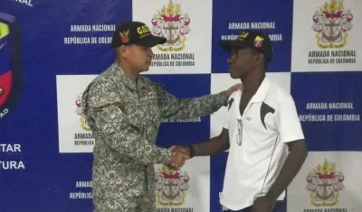 La Armada Nacional publicó esta foto del secuestrado rescatado.