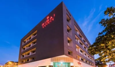 Fachada del hotel Ribai Barranquilla.