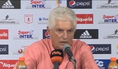 El Técnico Julio Comesaña, en rueda de prensa al final del partido.