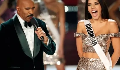 Steve Harvey con Laura González.