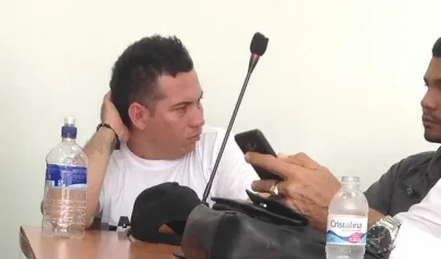 Policía suspendido Alexander Rivera Medina y Richard Andrés Guevara.