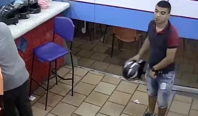 Delincuente que minutos antes había robado una motocicleta