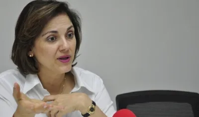 Siguiendo los acuerdos del partido Centro Democrático, María del Rosario Guerra se retira del grupo de precandidatos de esa colectividad.