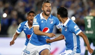 Andrés Felipe Cadavid celebra el gol que abrió la ruta del triunfo.