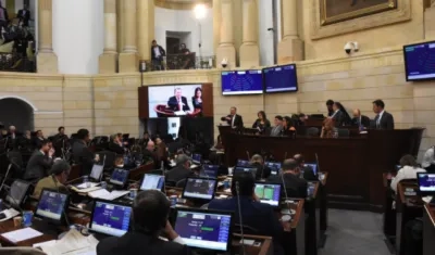 El Senador Roy Barrera defendió hasta el último momento la Reforma.