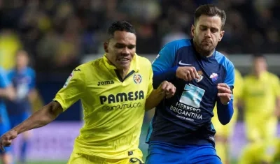 Carlos Bacca en acción de partido. 