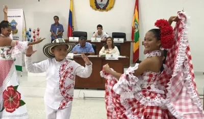 Los reyes infantiles y la reina del Carnaval de la 44.