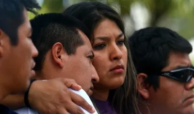 Familiares de los tripulantes del ARA San Juan reaccionan tras una reunión con el ministro de Defensa