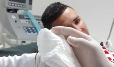 A Leuvis Morales le amputaron sus dedos índice y pulgar de su mano derecha