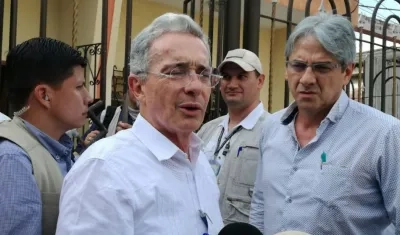 El senador Álvaro Uribe durante su visita a Barranquilla.