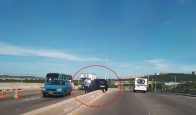 Así quedó atravesado el vehículo en el Puente de la Circunvalar con 38.