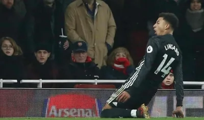  Jesse Lingard celebra su anotación. 