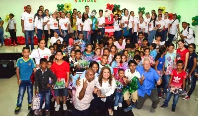 El Alcalde, Joao Herrera Iranzo, y la primera gestora, Alba Olaya de Herrera, presidendo la jornada.