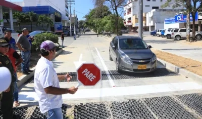 Alejandro Char reabriendo la carrera 46 a la altura de la calle 76.