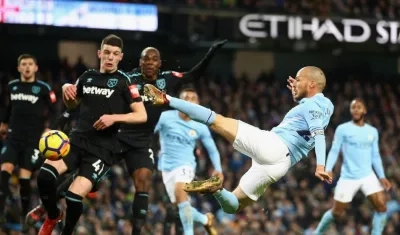 David Silva anota el gol del triunfo del Manchester United. 