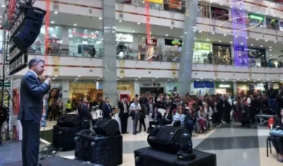 El primer mandatario encabezó el lanzamiento de la campaña “Compre colombiano, no compre contrabando”.