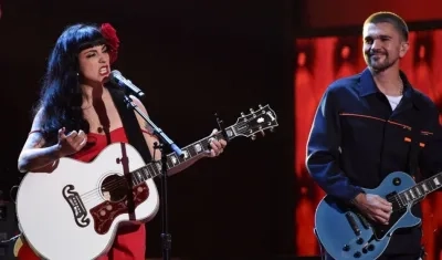 Mom Laferte y Juanes.