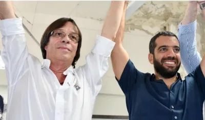 El abogado César Lorduy, acompañado del senador Arturo Char, se inscribió hoy como candidato a la Cámara de Representantes por Cambio Radical.