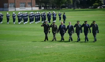 Ceremonia de reconocimiento de tropas de los nuevos comandantes.