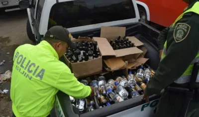 Licor decomisado por la Policía.