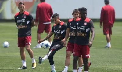 Jugadores de Perú en un entrenamiento. 