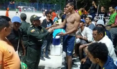 Los habitantes de la calle se sintieron satisfechos por esta actividad social a favor de ellos.