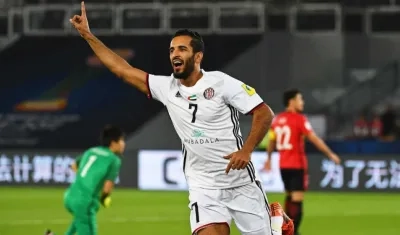 Ali Mabkhout celebra el gol del triunfo. 