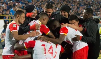 Jugadores de Santa Fe celebran el paso a la final.
