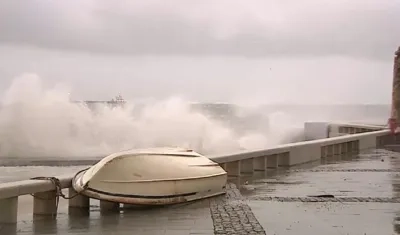 El fuerte temporal causó interrupciones eléctricas y cortó varias carreteras, ya reabiertas en su totalidad.
