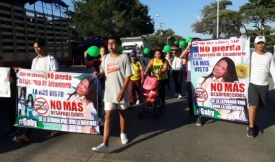 Parientes y amigos de la joven estudiante del Sena desaparecida, Gabriela Andrea Romero Cabarcas, realizaron una marcha en el Bulevar de Simón Bolívar