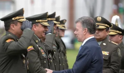El presidente Juan Manuel Santos durante ceremonia de ascensos de la Policía.