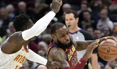 LeBron James en el duelo ante Atlanta. 