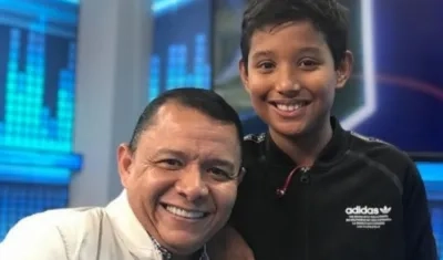 El exfutbolista Iván René Valenciano y su hijo Jacobo.