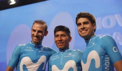 Nairo al lado de Alejandro Valverde (izquierda) y Mikel Landa (derecha).