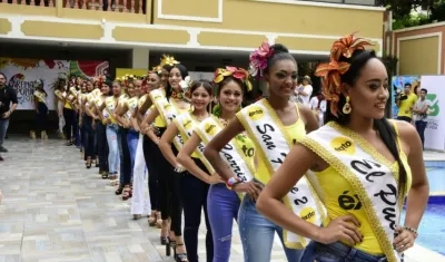 Presentación de las Reinas Populares.