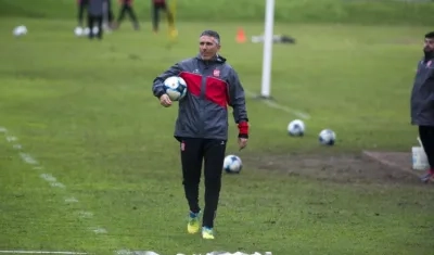 Diego Cagno, director técnico argentino. 