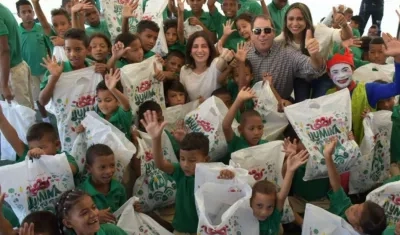 Los niños del programa Trabajando por los Niños, recibieron regalos. 