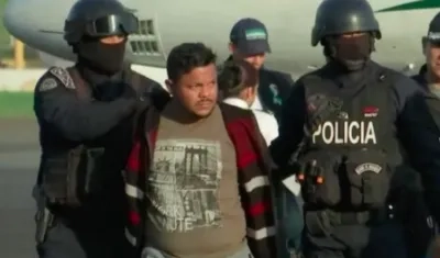 Fuertemente custodiado llegó a Panamá Juan Sebastián González alias “Dago”.