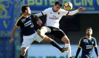 Acción del partido entre Milan y Verona. 