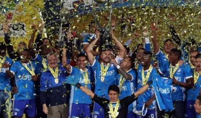 Jugadores de Millonarios celebrando el título.