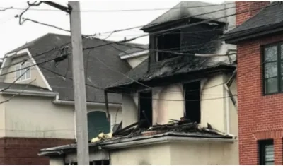 Casa incendiada donde murieron 4 personas en Brooklyn.