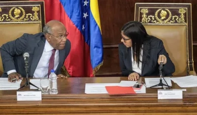 El primer vicepresidente de la Constituyente, Aristóbulo Istúriz, y la presidenta de la Asamblea, Delcy Rodríguez.