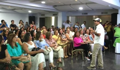 El Alcalde Alejandro Char, dirigiéndose a los rectores de las Instituciones Educativas.