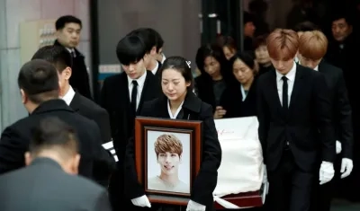 Sentida despedida del cantante en su funeral.